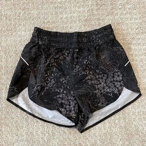 All in motion Black & Gray Abstract Floral Running Shorts